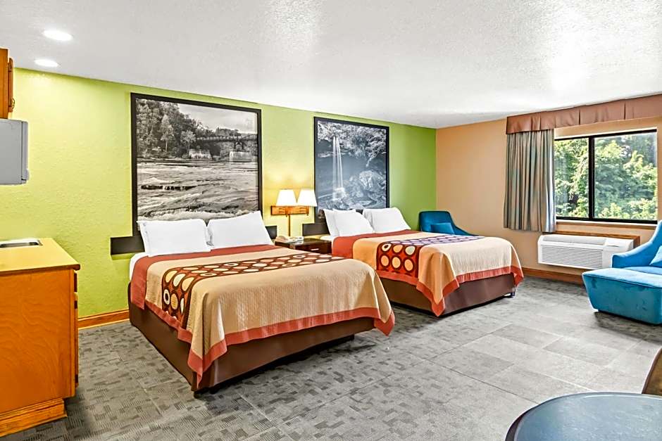 Super 8 by Wyndham Uniontown PA