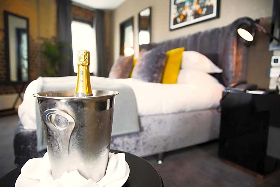 Photo 1 of 5 of Junior Suite