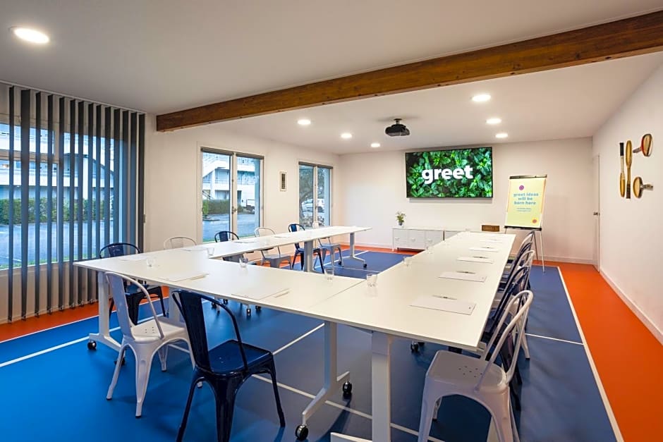greet hotel restaurant Angouleme Ouest