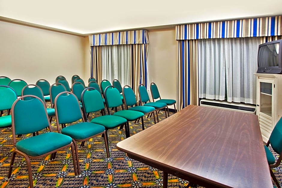 Holiday Inn Express Hotel & Suites Lawrenceville By IHG