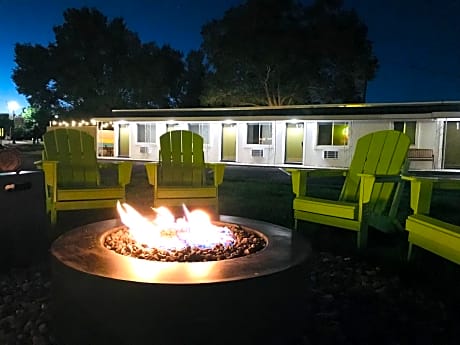 Deluxe King Suite