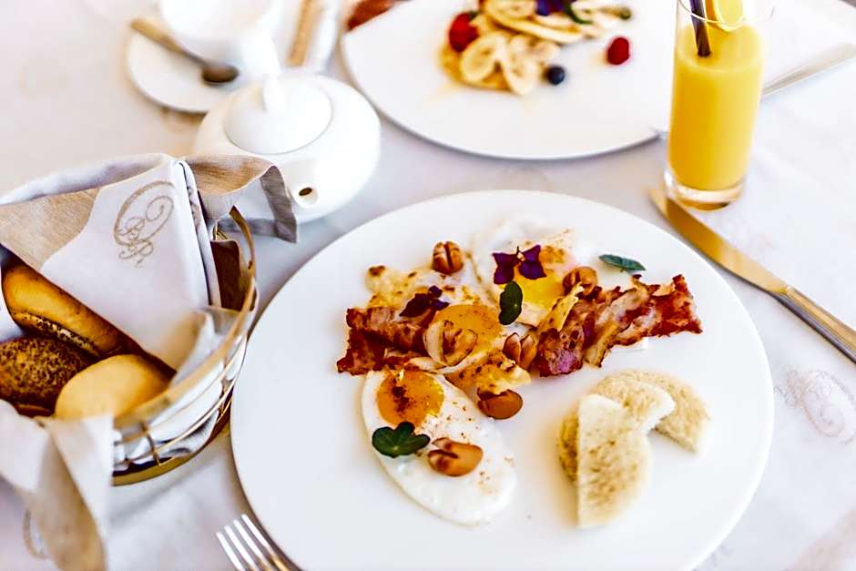 Onyx Beach Residence - Free Parking & Beach Access