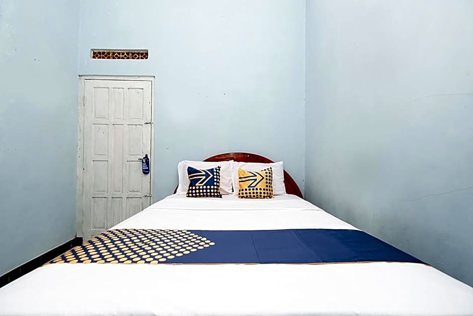 SPOT ON 2106 Homestay Flamboyan