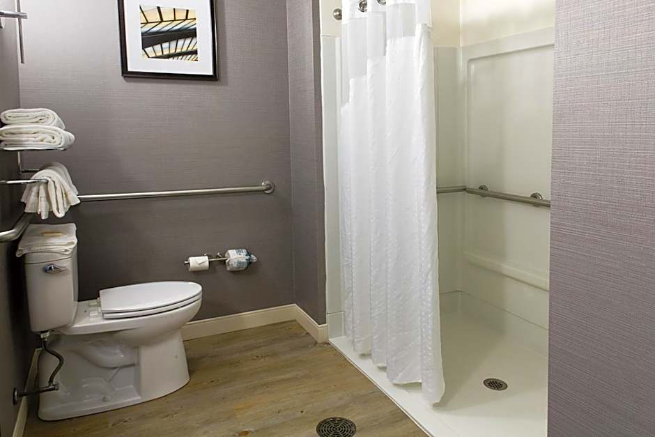 Holiday Inn Hotel & Suites Bloomington Airport By IHG
