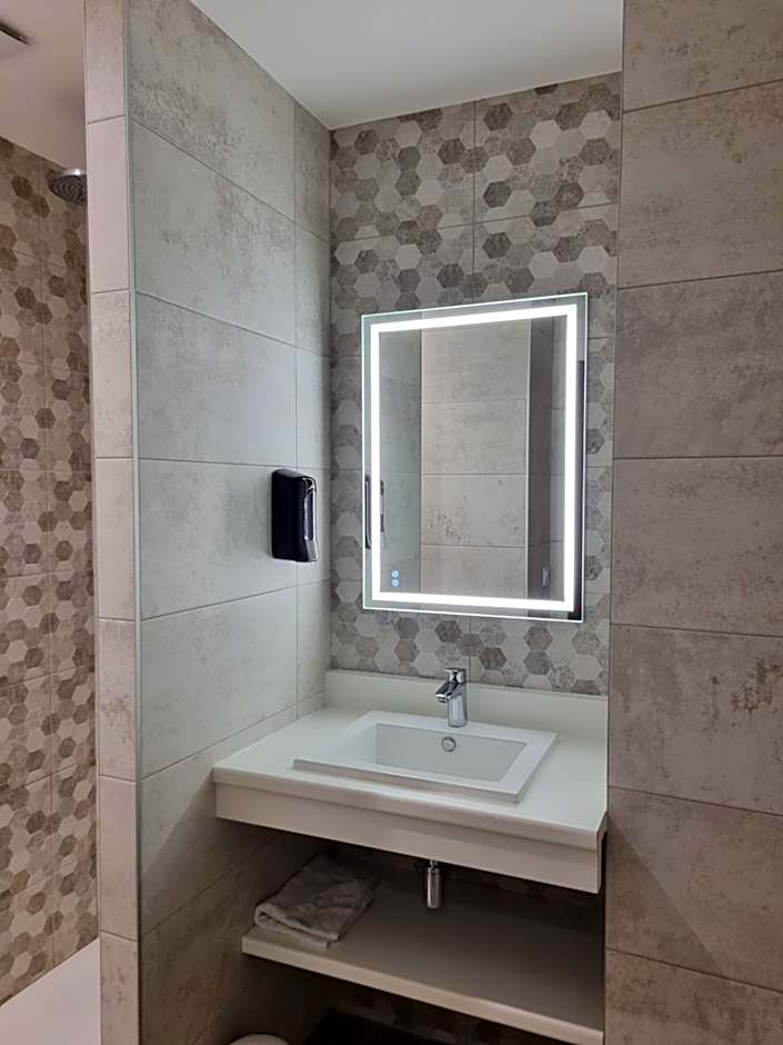 Bloom Hostel Bar & Garden