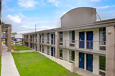 Motel 6 Chickasha, OK