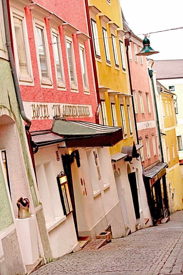 Keramikhotel Goldener Brunnen