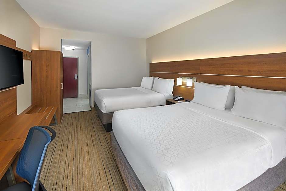 Photo 1 of 3 of Standard 2 Queen Beds, Mobility Accessible, Bathtub