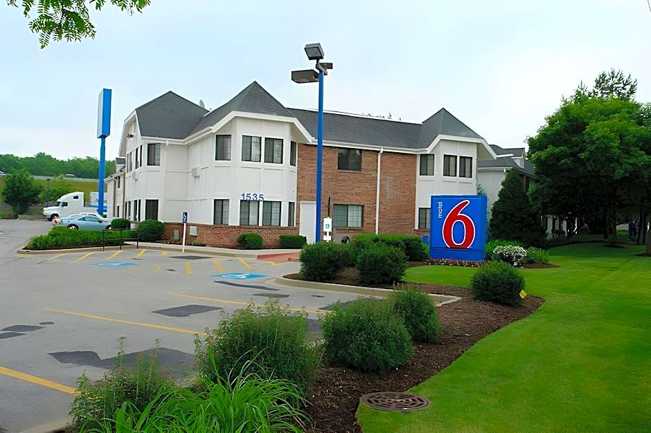 Motel 6-Glenview, IL - Chicago North