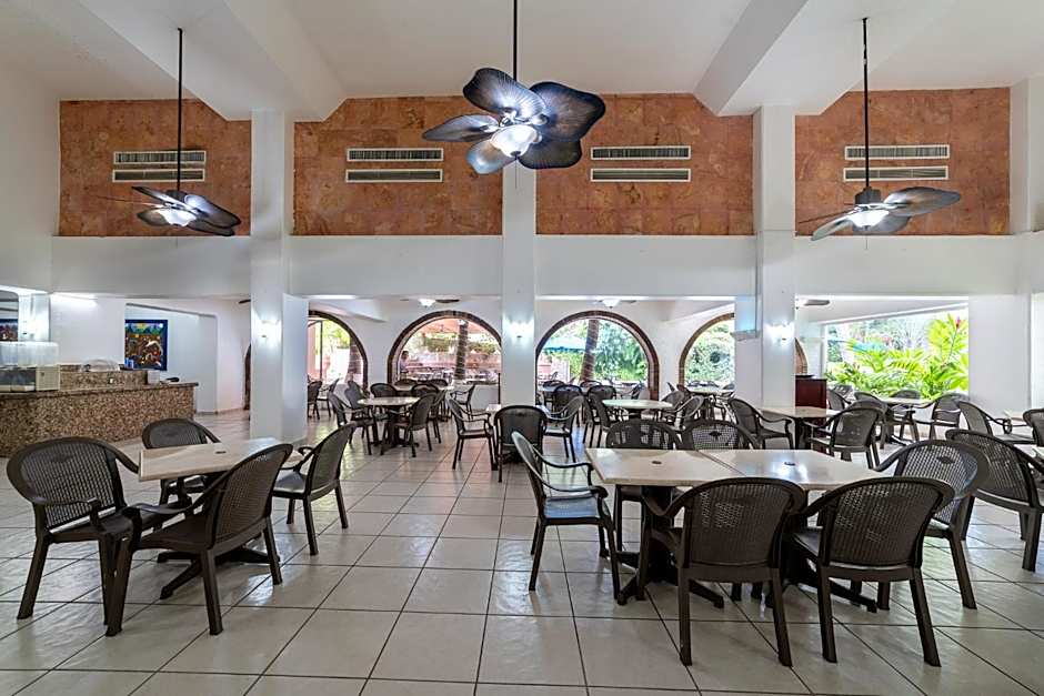 Hotel Castillo Huatulco & Beach Club
