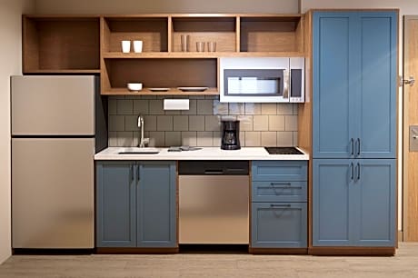 1 Queen 1 Bedroom Suite Comm Accessible