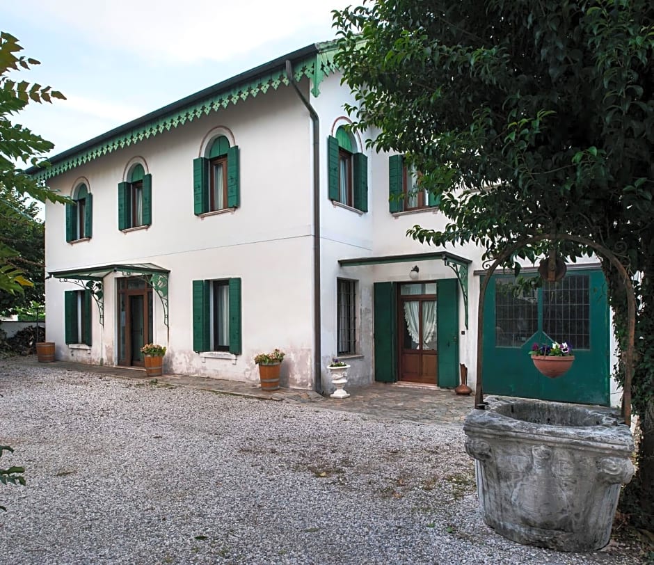 Casa Lunia Guesthouse