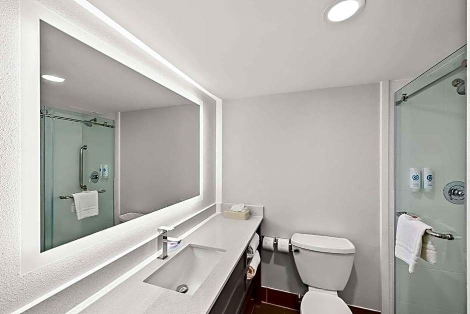 Comfort Inn & Suites Durham near Duke University