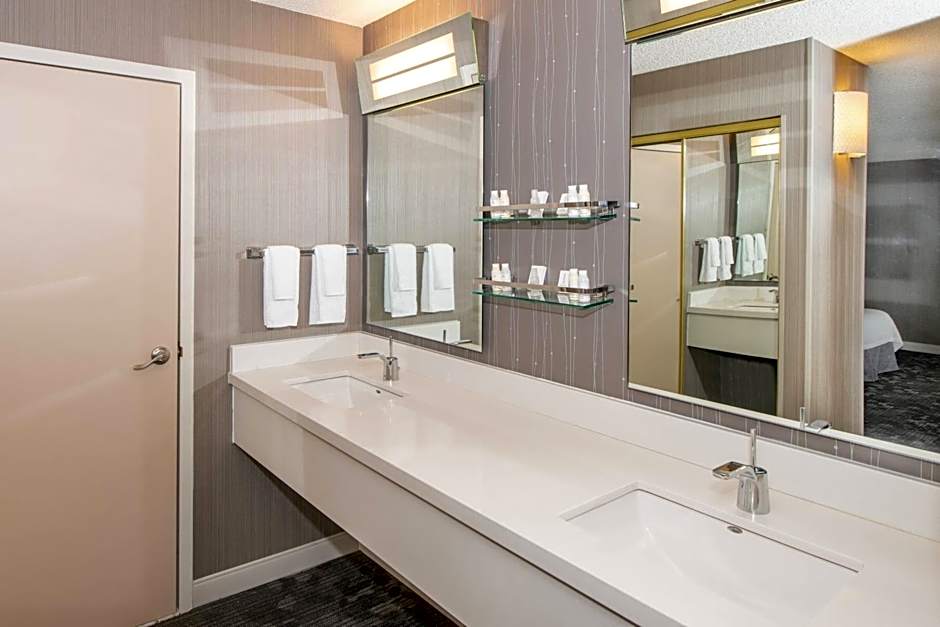 Courtyard by Marriott Oakland Airport