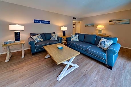 Siesta Key Beach - 2 Bedroom - 3 Beds - 3 Bathroom Duplex with Heated Swimming Pool