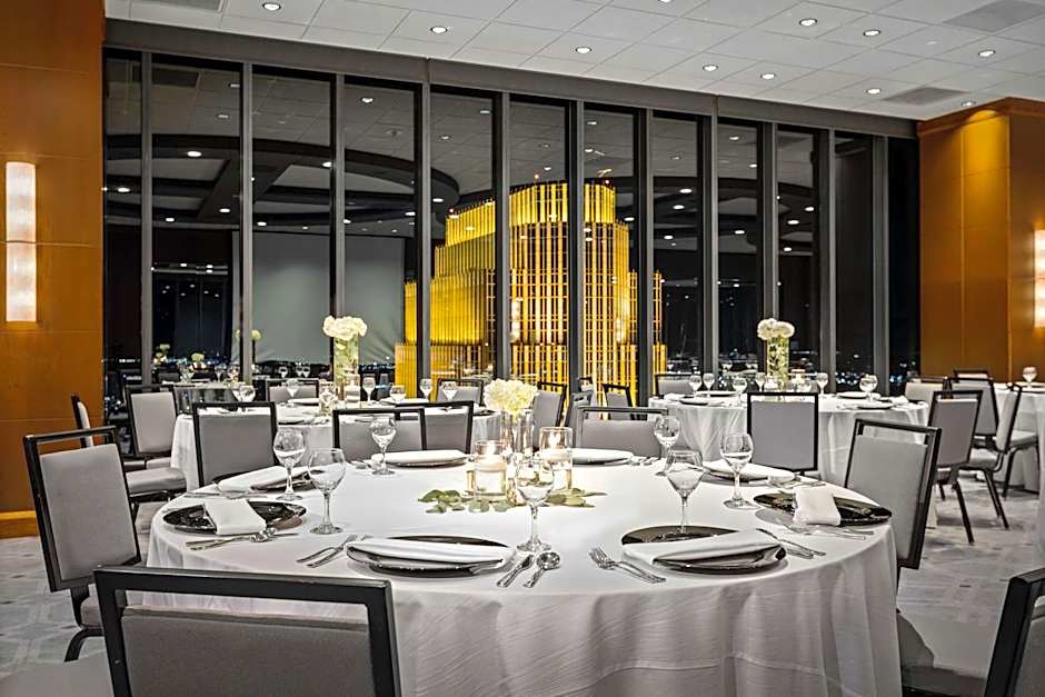 The Marquette Hotel, Curio Collection by Hilton
