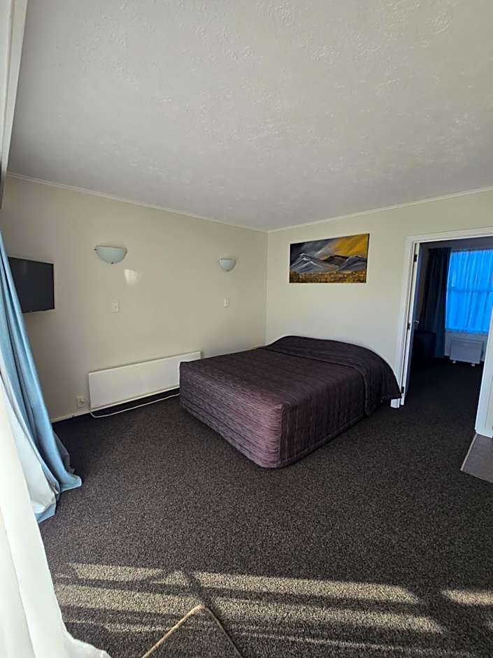 Monarch Motel