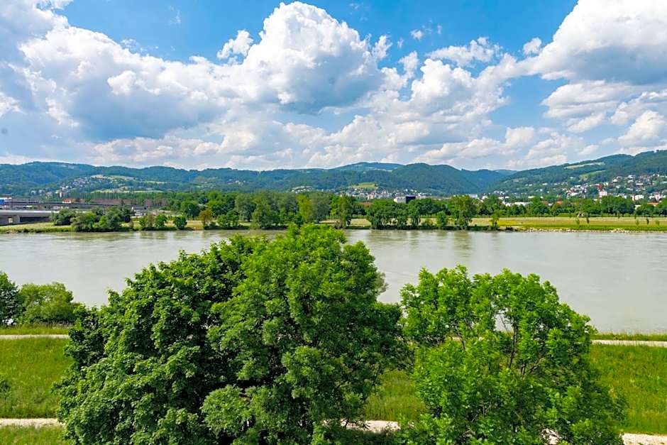 Trans World Hotel Donauwelle