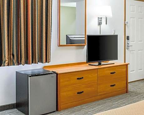 Queen Room with Two Queen Beds - Accessible/Non-Smoking