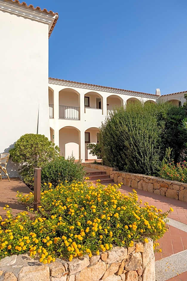 Mangia's Santa Teresa Sardinia, Curio Collection by Hilton