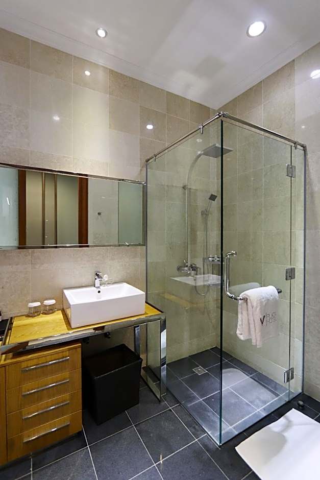 V Plaza Hotel