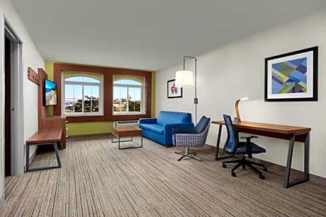 Executive Suite - Non-Smoking