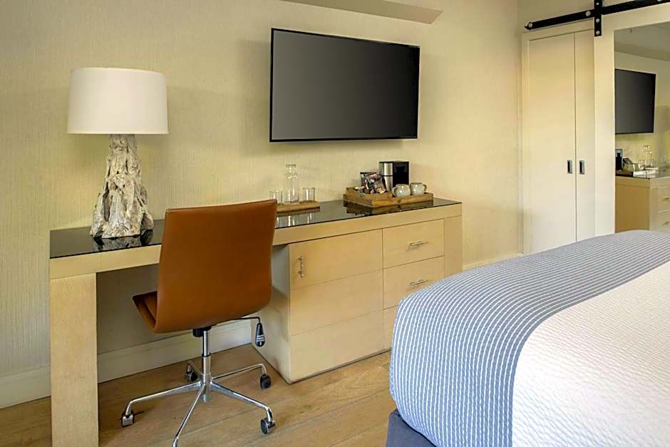 Hotel Paradox, Autograph Collection