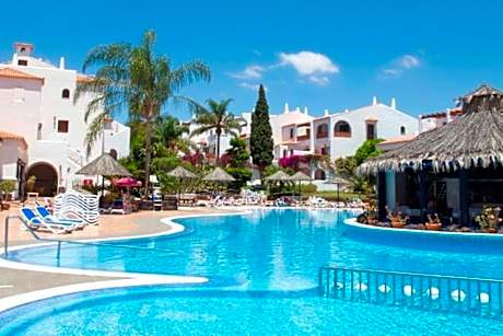 Beautiful 4 bedroom house with phenomenal golf and mountain views