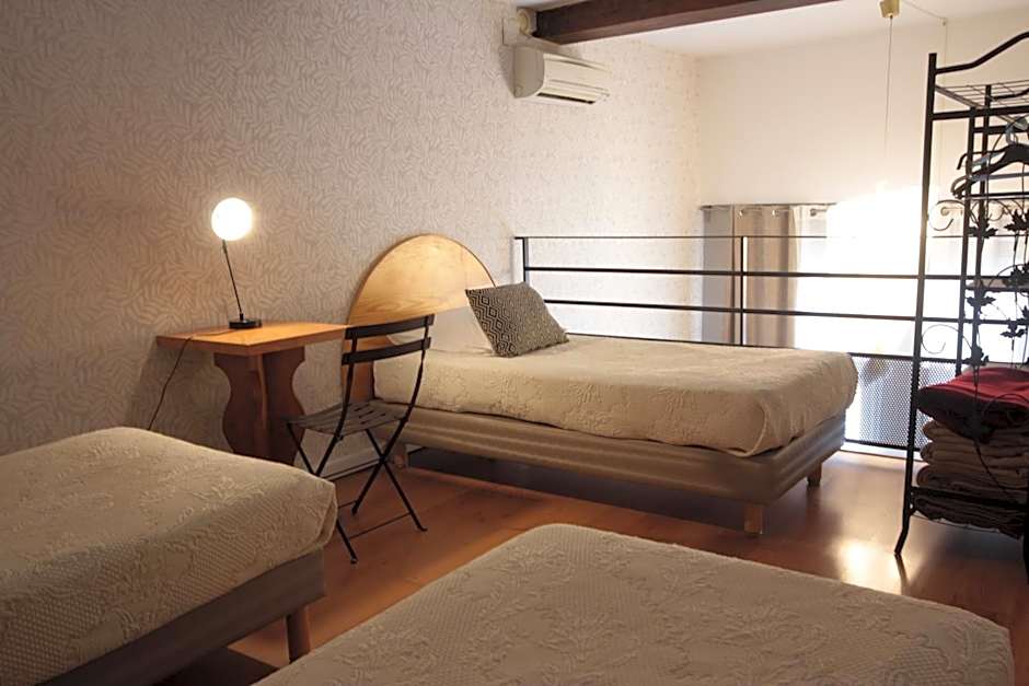 Hôtel Des Arts, Artisanal et Indépendant