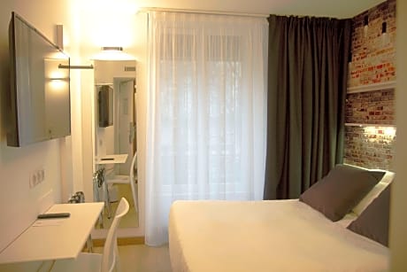 1 Double Bed, Non-Smoking, Classic Room, Ipod Docking Station, Espresso Machine, Coffee And Tea Make