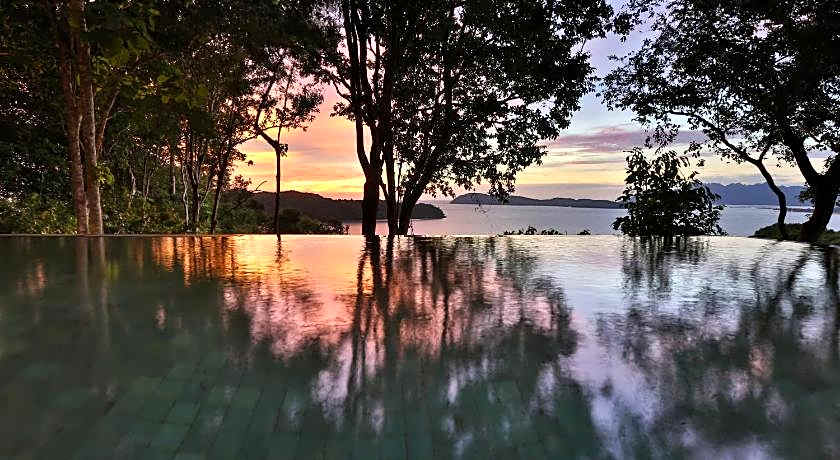 Ambong Pool Villas - Private Pool