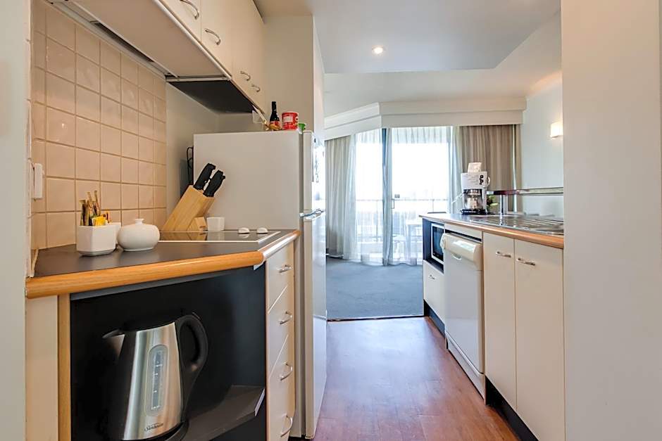 Central Cosmo Apartment Hotel