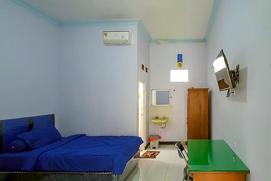 Angrumba Family Homestay Syariah near RSUD Caruban Mitra RedDoorz