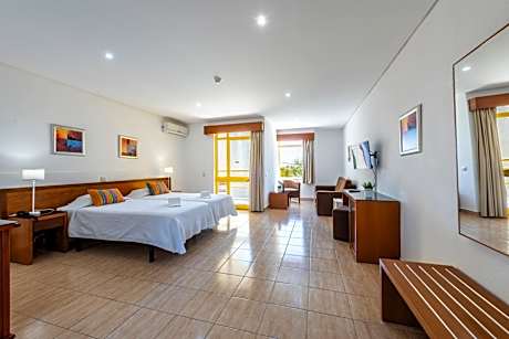 Family Room (3 Adults)