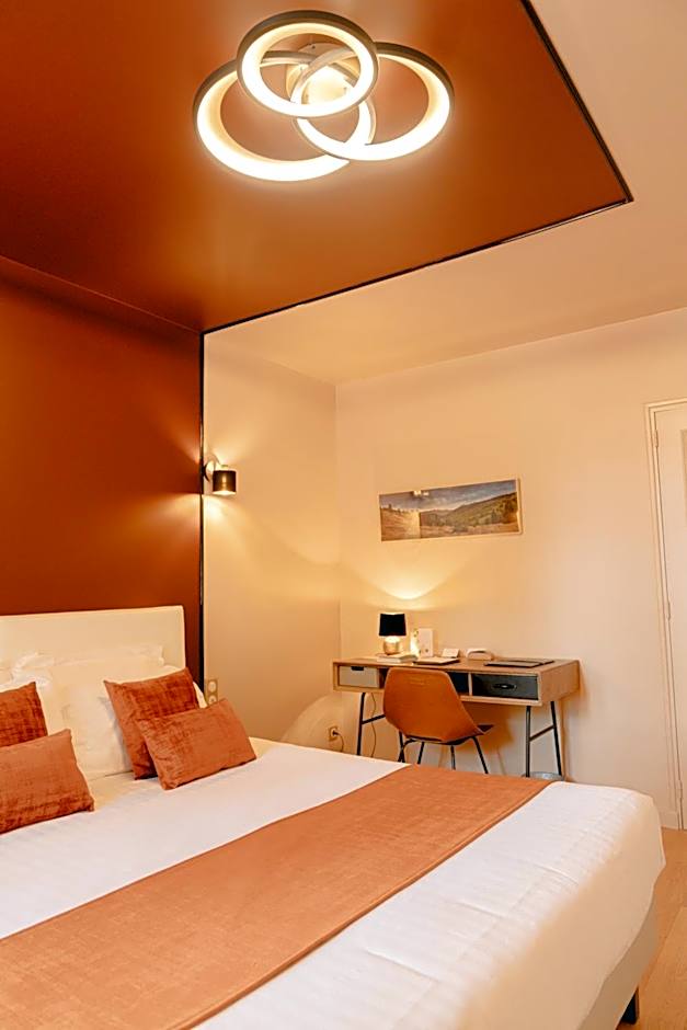 Demeures & Châteaux Auberge de la Tour - Hôtel & Restaurants - Marcolès Auvergne