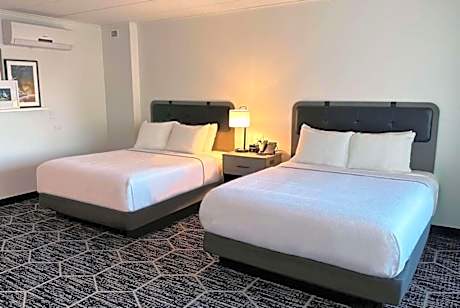 2 Queen Beds Mobility Accessible Business Room Tub w/ Grab Bars Non-Smoking