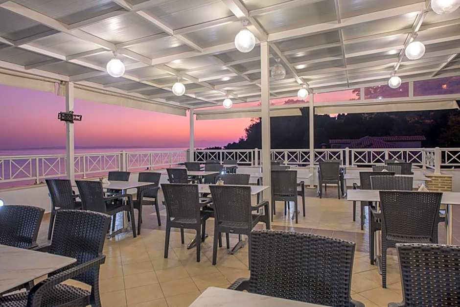 Nefeli Beach - living by the sea