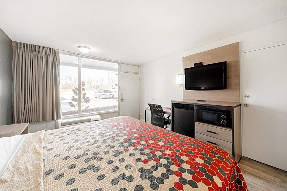 Econo Lodge Inn & Suites Bricktown