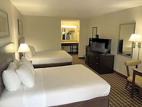 Deluxe Queen Room with Two Queen Beds - Non-Smoking