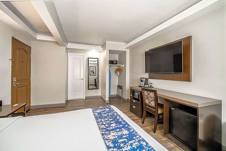 Inn at 50 - Long Beach Convention Center