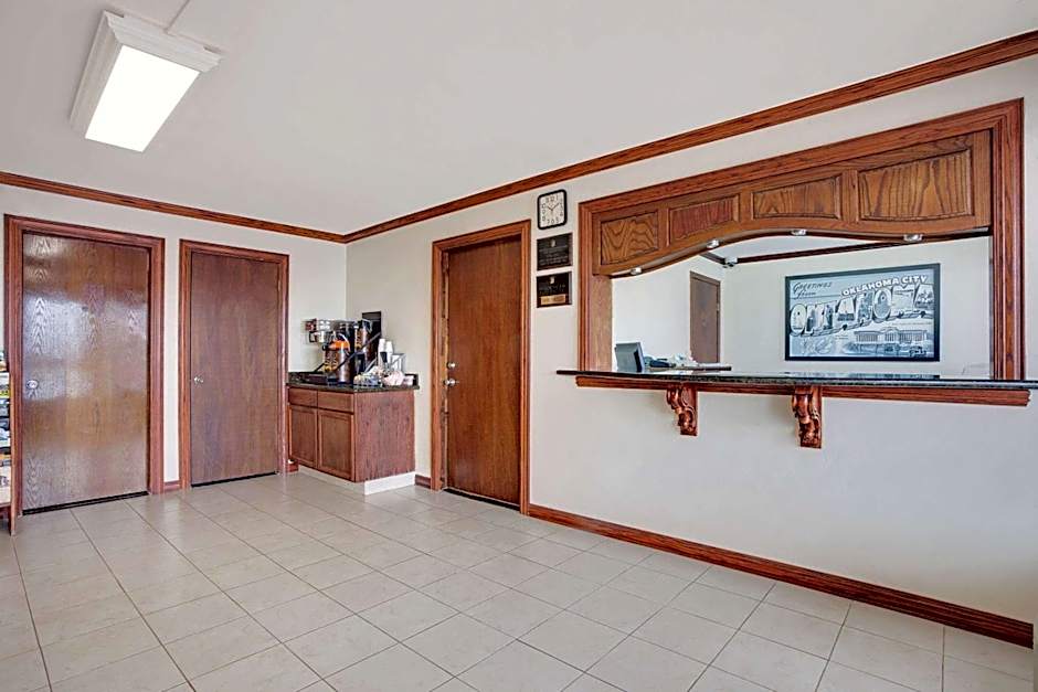 Super 8 by Wyndham Oklahoma/Frontier City