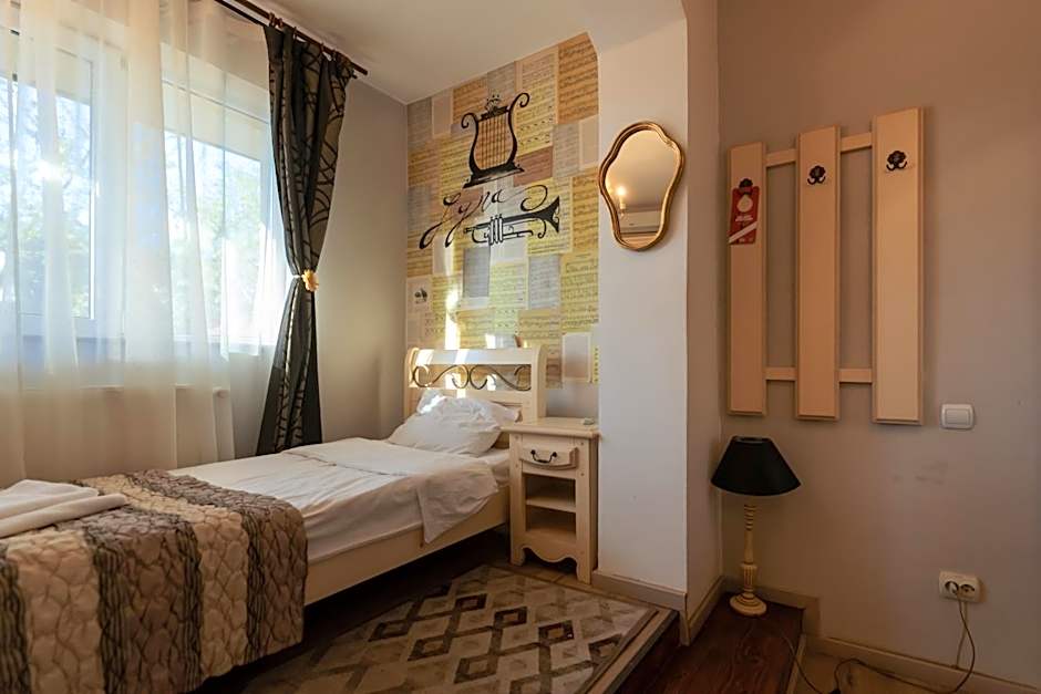 Vila Fortuna - Art O'Clock