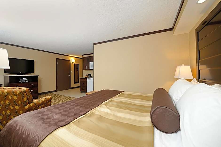 Photo 1 of 13 of Suite, Hot Tub