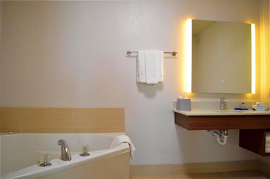 Holiday Inn Express & Suites Batesville By IHG