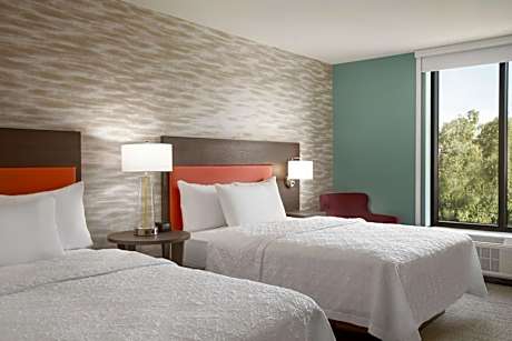 One-Bedroom Queen Suite with Two Queen Beds