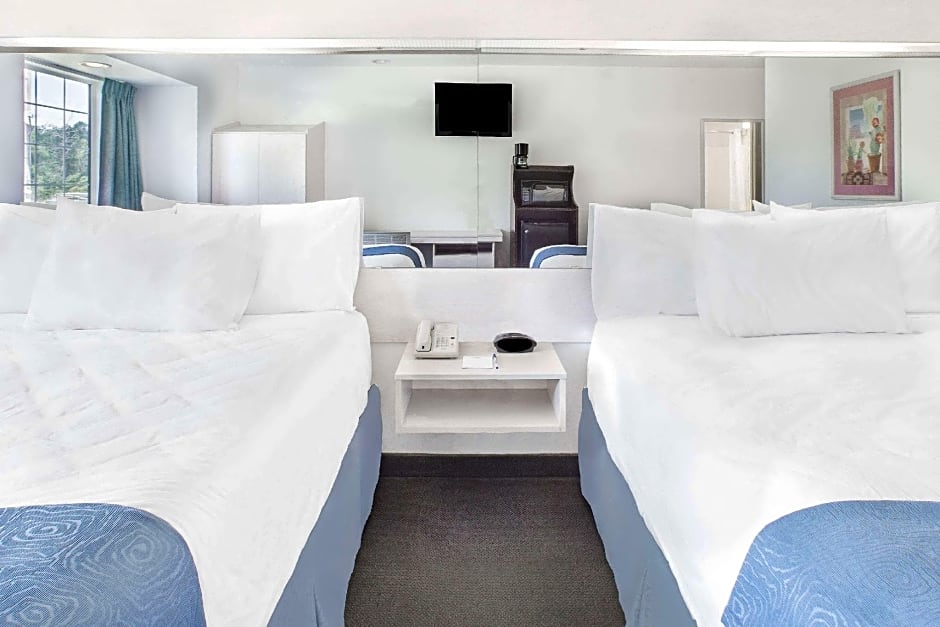 Microtel Inn & Suites by Wyndham Broken Bow