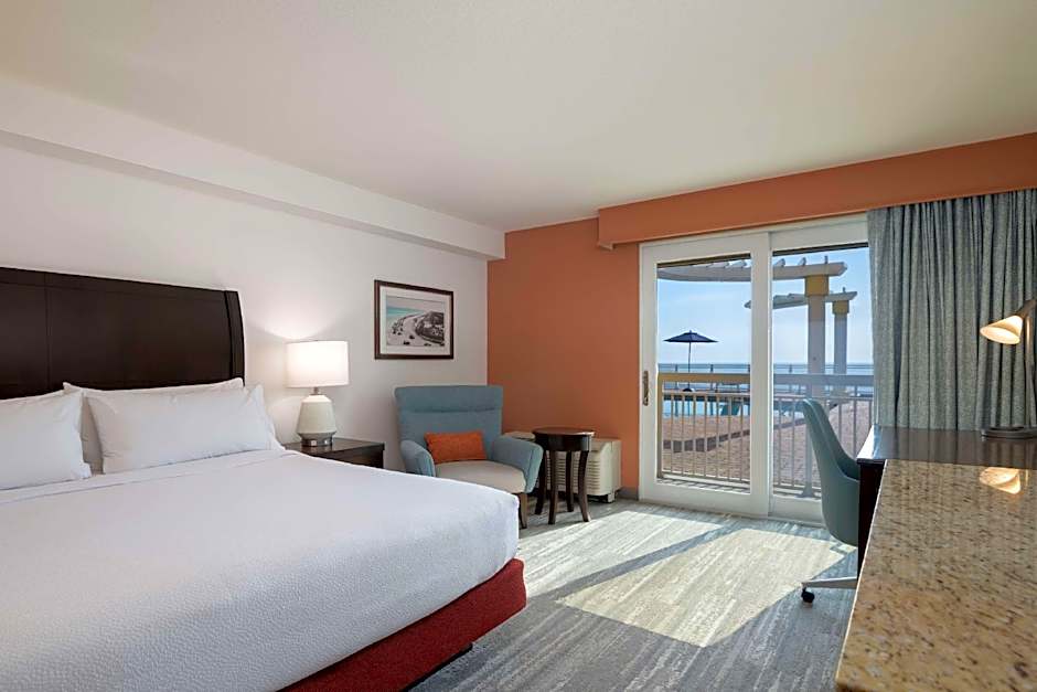 Photo 1 of 7 of 1 King Bed, Hearing Accessible, Pool View, Balcony