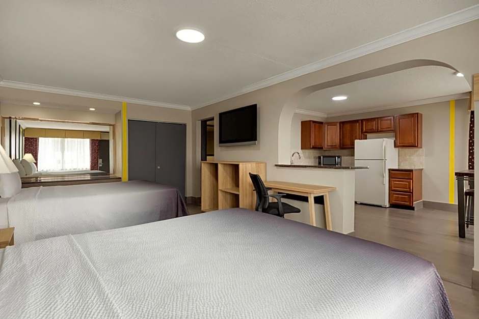 Super 8 by Wyndham Meadowlands