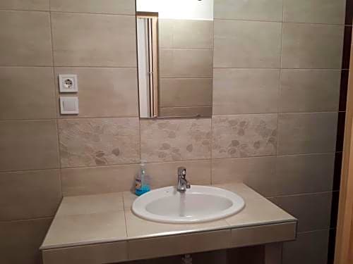 Hegyhát-Izmény Üdülőház