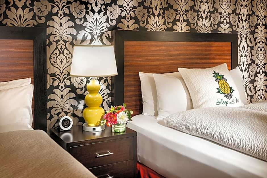 Staypineapple At The Maxwell Hotel